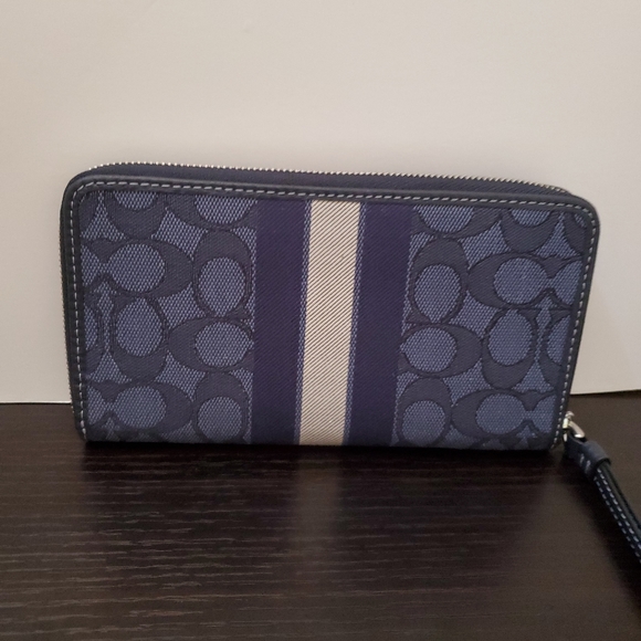 Coach Dempsey Large Phone Wallet In Signature Jacquard Witn Stripe And C… - Picture 9 of 13